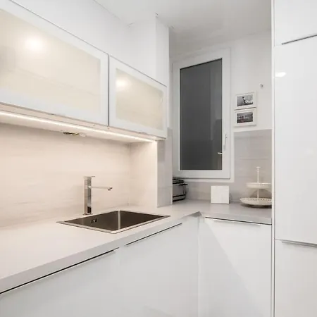 Apartment Nice, Cozy, Up To 6, Fcb Stadium, Free Parking *