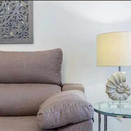 Nice, Cozy, Up To 6, Fcb Stadium, Free Parking Apartment