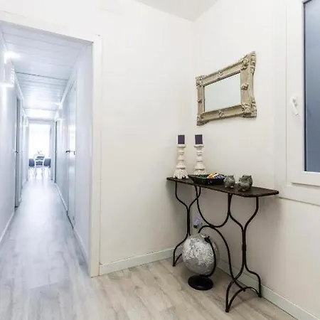 Apartment Nice, Cozy, Up To 6, Fcb Stadium, Free Parking