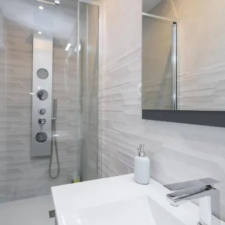 Nice, Cozy, Up To 6, Fcb Stadium, Free Parking Apartment