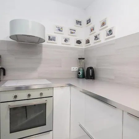 Nice, Cozy, Up To 6, Fcb Stadium, Free Parking Apartment Barcelona