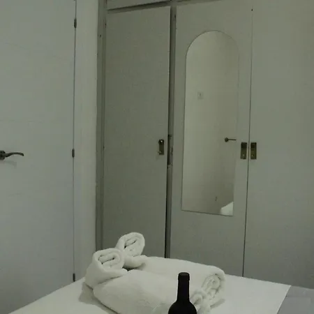 Apartment Nice, Cozy, Up To 6, Fcb Stadium, Free Parking *