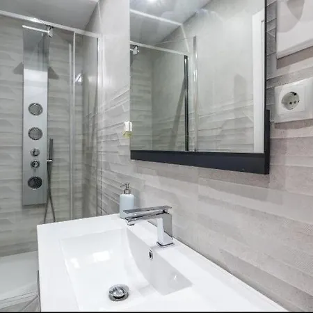 Apartment Nice, Cozy, Up To 6, Fcb Stadium, Free Parking Barcelona