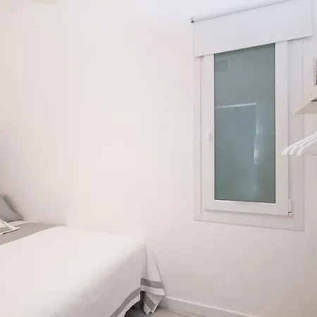Apartment Nice, Cozy, Up To 6, Fcb Stadium, Free Parking *