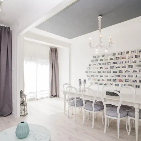 Nice, Cozy, Up To 6, Fcb Stadium, Free Parking Apartment