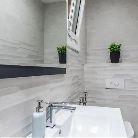 Nice, Cozy, Up To 6, Fcb Stadium, Free Parking Apartamento Barcelona